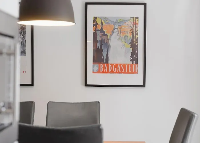 & Hike Asa, Center, Family And Friends Bad Gastein