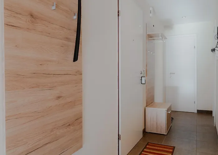 & Hike Asa, Center, Family And Friends Bad Gastein